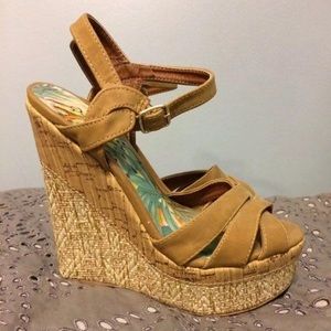 Qupid Tan Wedges